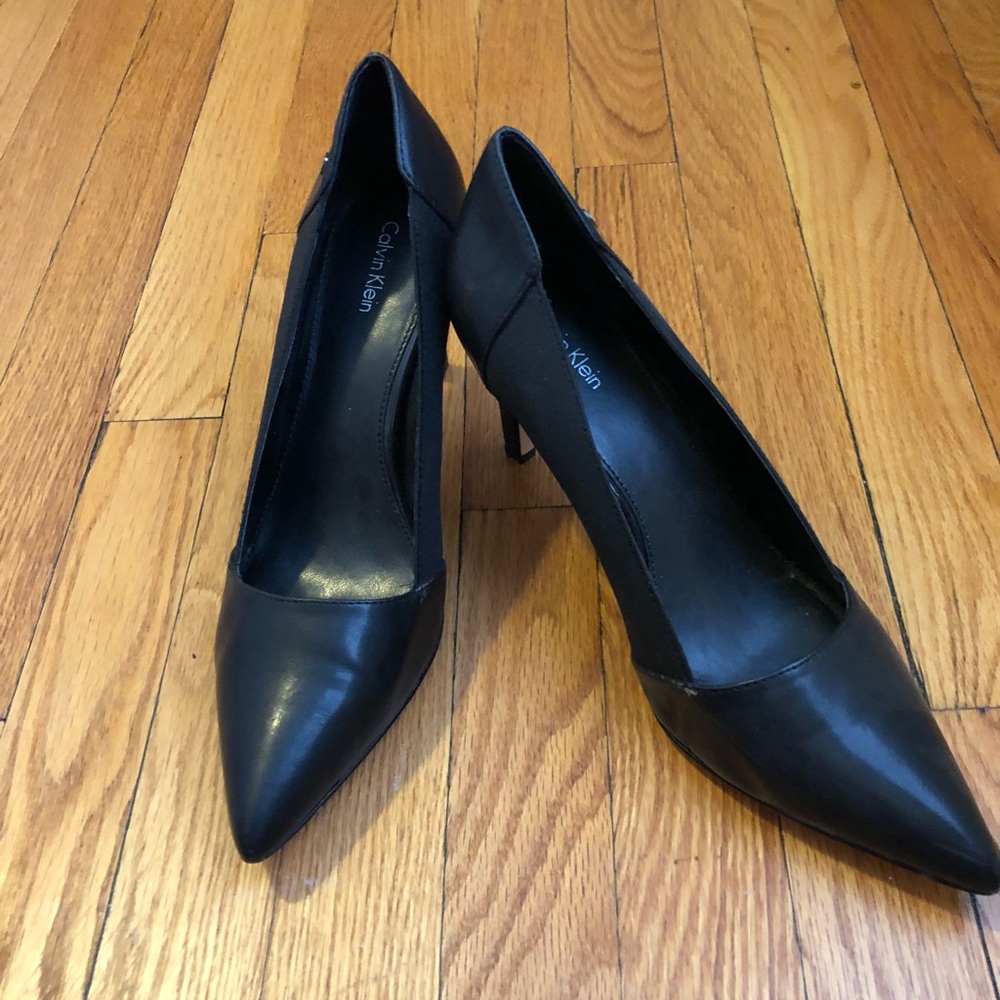 Calvin Klein size 11 black pointy pumps heels